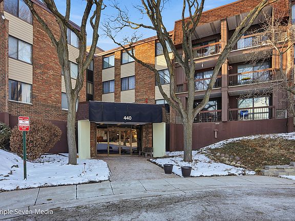 2nd image of 440 Raintree Ct Unit 1G