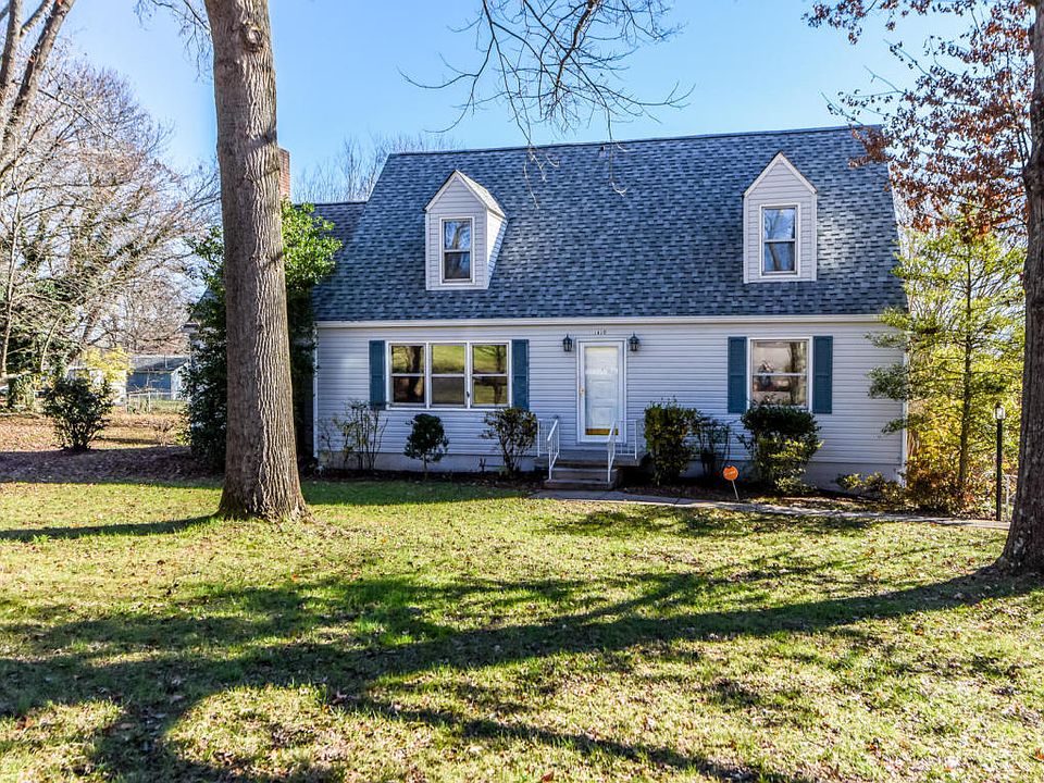 1st image of 1610 Scenic Dr