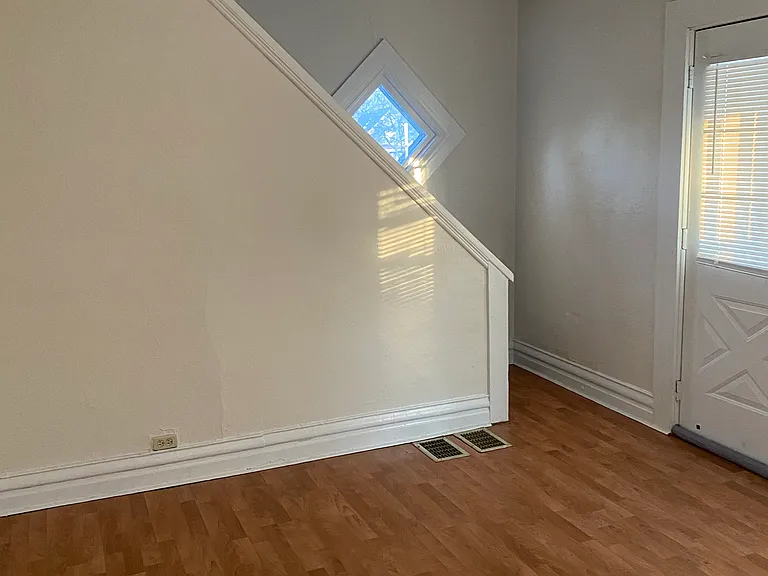 915 Hickory St — Photo 2