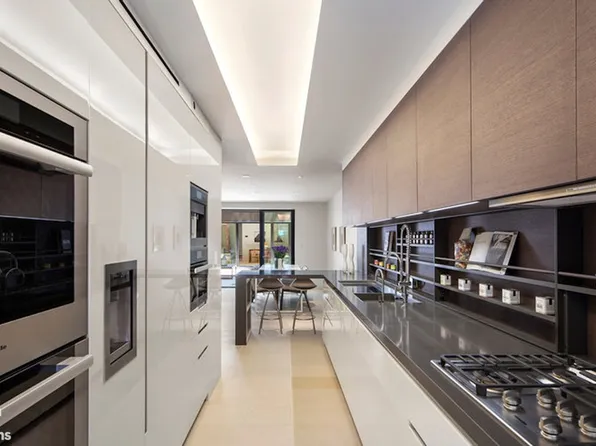 251 East 61st Street image 8 of 35