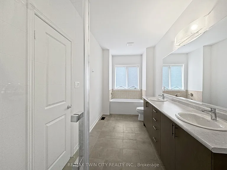 82 Gledhill Cres — Photo 32