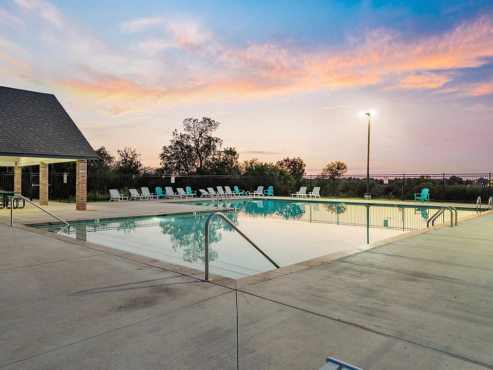 Bison Creek Clubhouse Pool