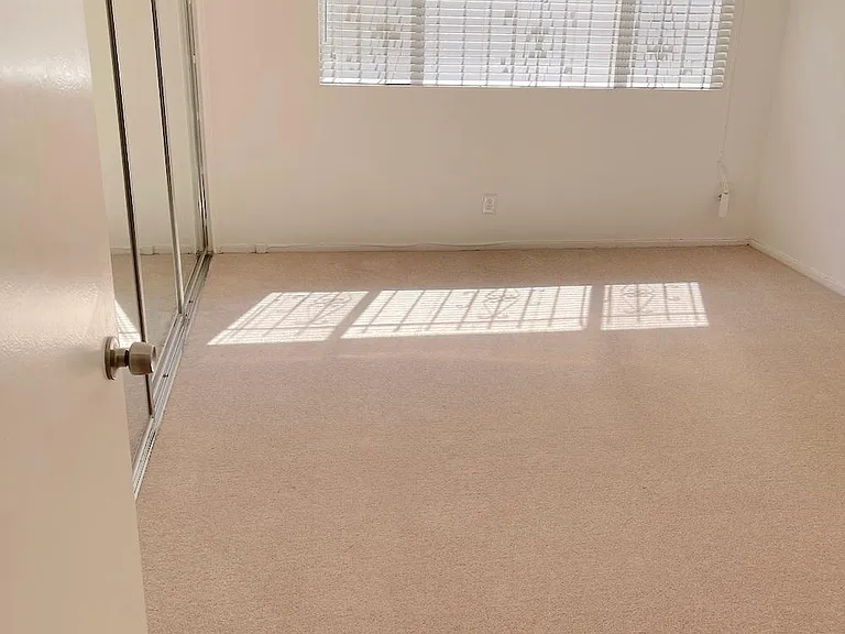 *IMAGES: Model Unit -Vacant units might differ slightly, inquire within for images/video from our manager*