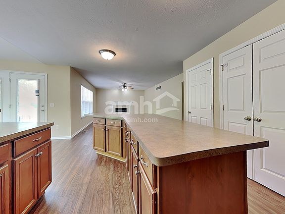 3rd image of 962 Shephard Woods Ct