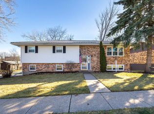 3838 Aurora St, Dubuque, IA 52002