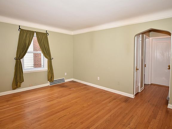 4th image of 629 S Alexander Ave