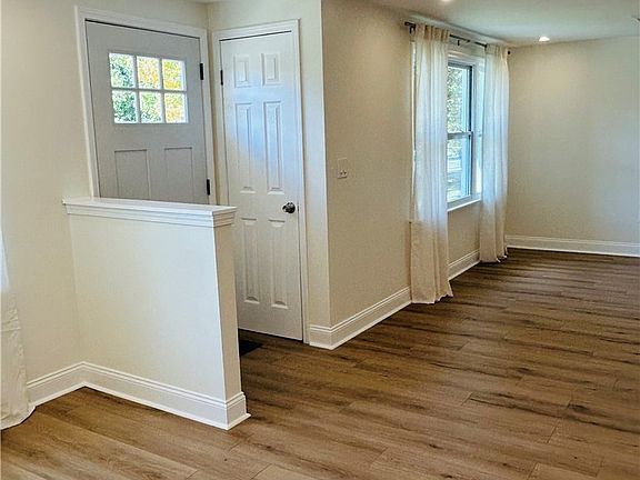 3rd image of 14 Cheryl Rd