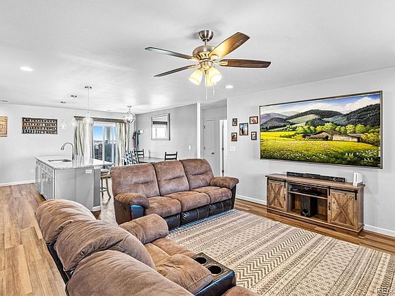 5th image of 592 E Earl Dr
