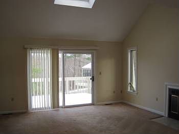 5th image of 85 Parkhurst Dr