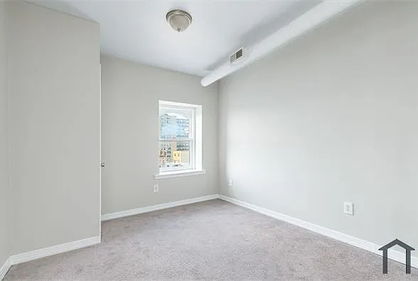 3 bed, 1000 sqft, $1,900 — Photo 4