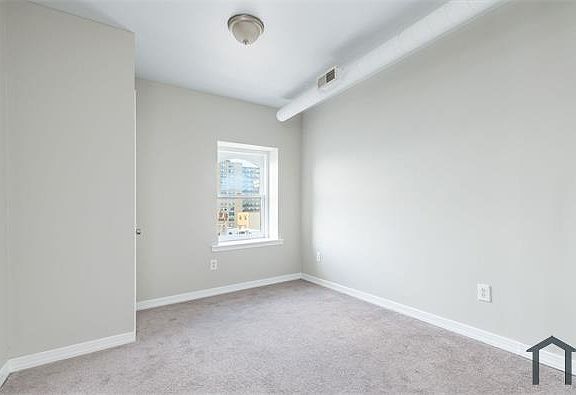 4th image of 1422 W Girard Ave #E