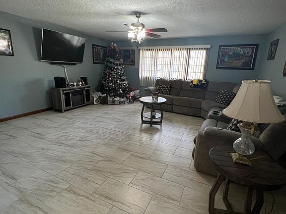 4th image of 2618 N Coachman Ln