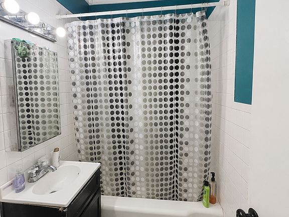 5th image of 2527 Adams Ave