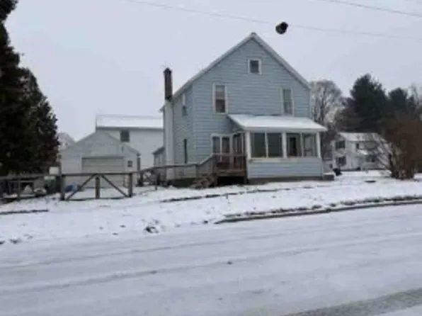 937 S Hayes St, Hastings, MI 49058