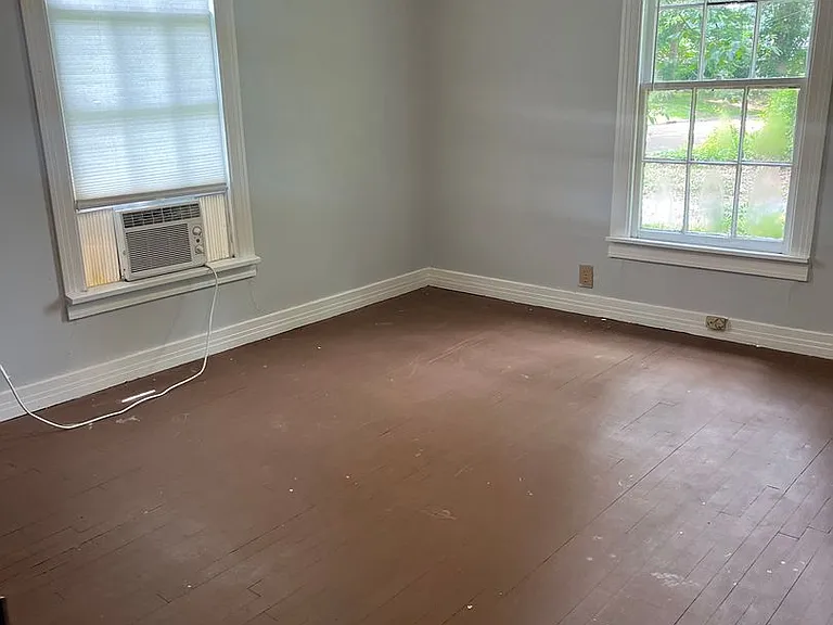 726 Whitfield St — Photo 5