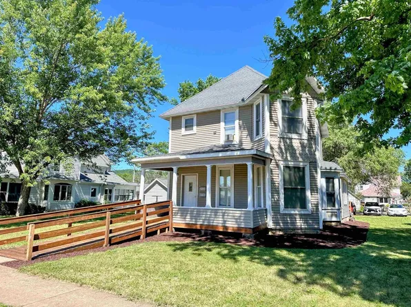 218 North Wacouta Avenue, Prairie Du Chien, WI 53821