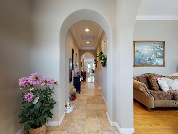 3rd image of 5148 Carisbrooke Ln