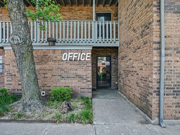 Meridian Place Apartments — Photo 9