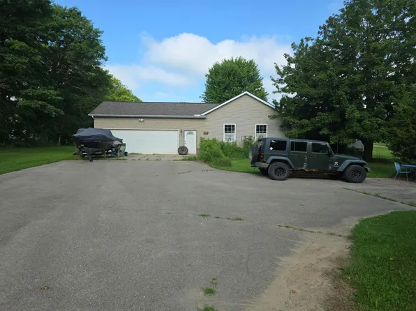 243 N Hurd Rd, Ortonville, MI 48462