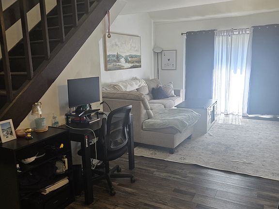 4th image of 10 Mill St APT B