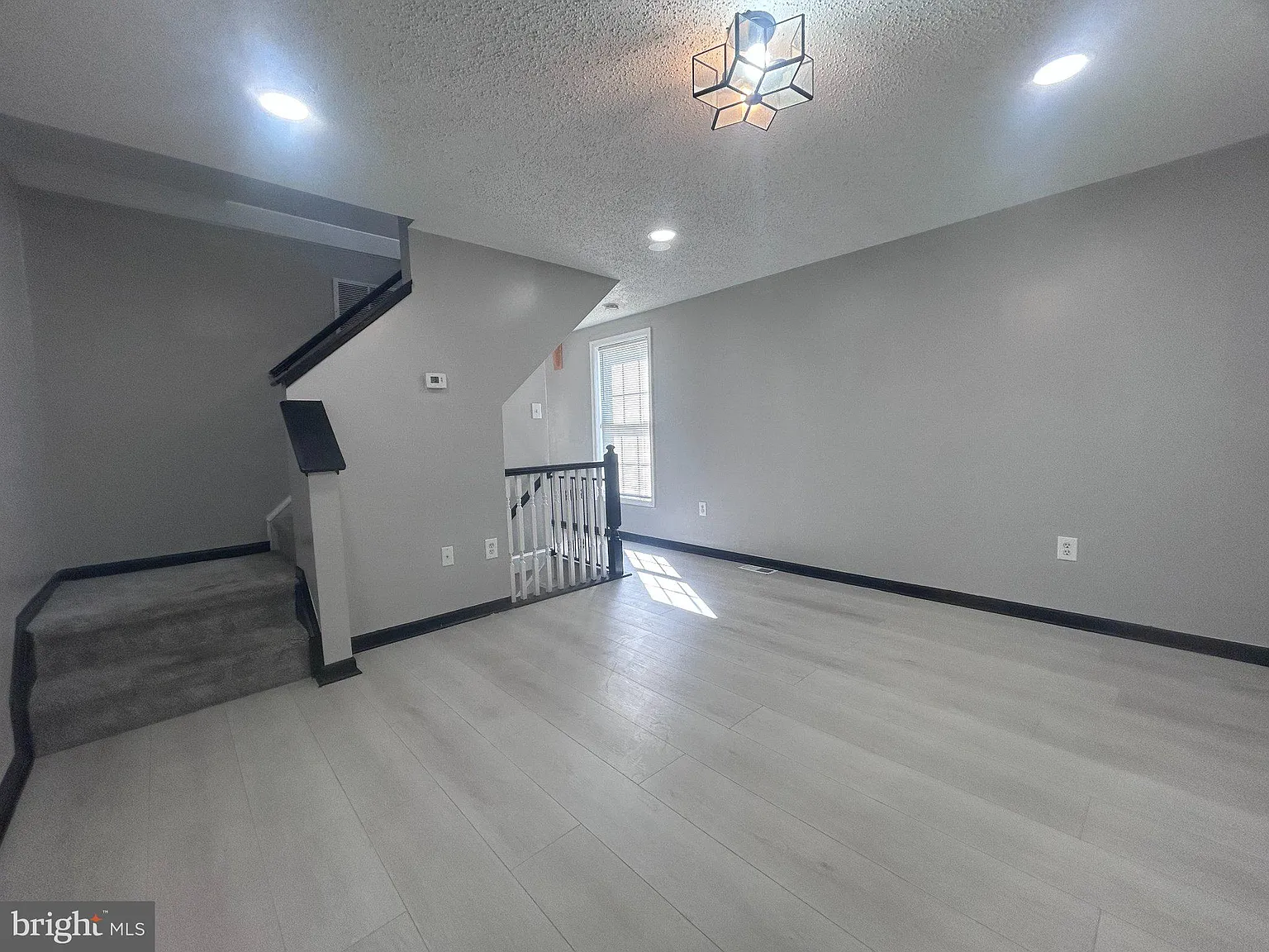 3 bed, 2.0 bath, 1240 sqft, $1,850 — Photo 3