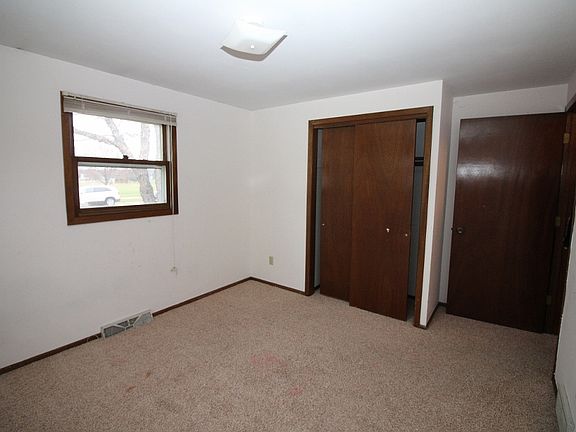 5th image of 3413 Saemann Ave