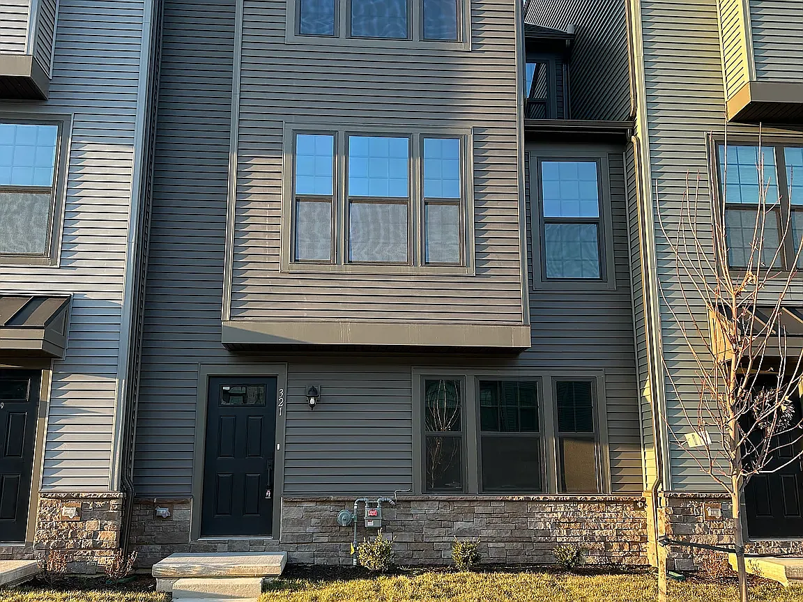 3 bed, 2123 sqft, $2,995 — Photo 1