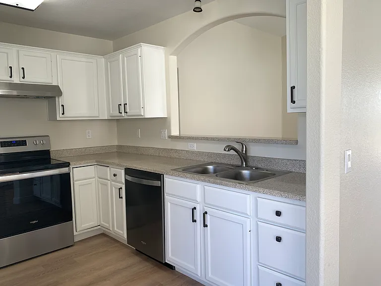 4506 E Amberwood Dr — Photo 5