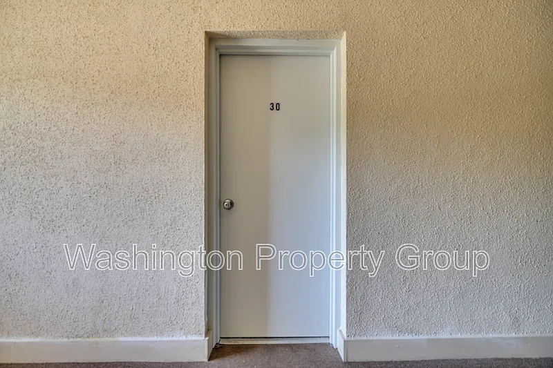 2 bed, 1.0 bath, 529 sqft, $1,350 — Photo 3