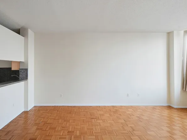 4-74 48th Avenue 38H image 2 of 15