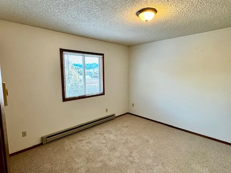 1605 W Koch St — Photo 28