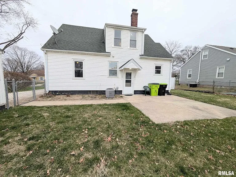 304 Redbud Dr — Photo 5