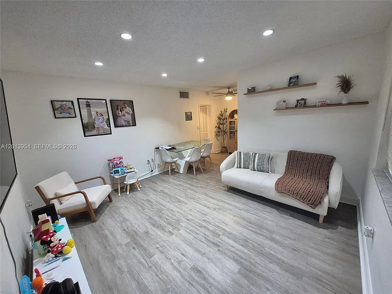 1975 NE 135th St #2H — Photo 5