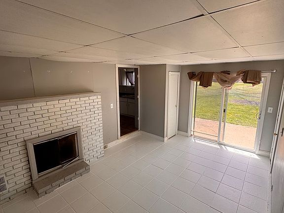 4th image of 10042 Helena Dr
