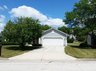 7826 S Stonebrook Ct, Franklin, WI 53132
