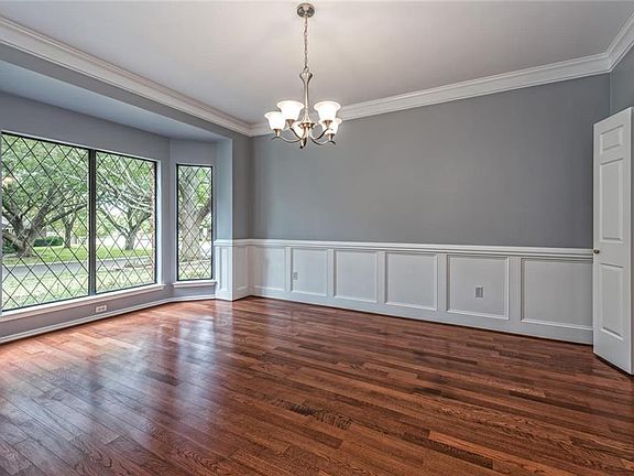 5th image of 9501 Oak Springs Dr