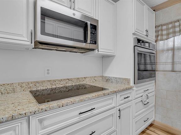 5th image of 1129 Lemon Bluff Rd