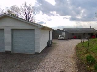 350 Loomis Ridge Rd, North Parkersburg, WV 26104