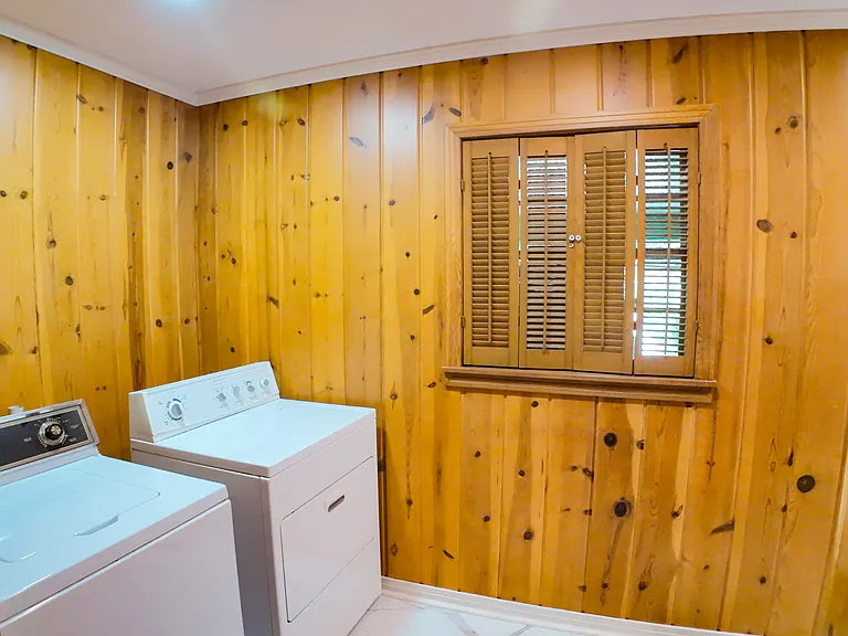 110 Willow Dr — Photo 13