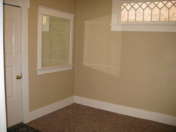 Avail 8/29 1322 Elizabeth