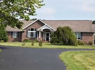 919 Quillens Chapel Service Rd, Campton, KY 41301