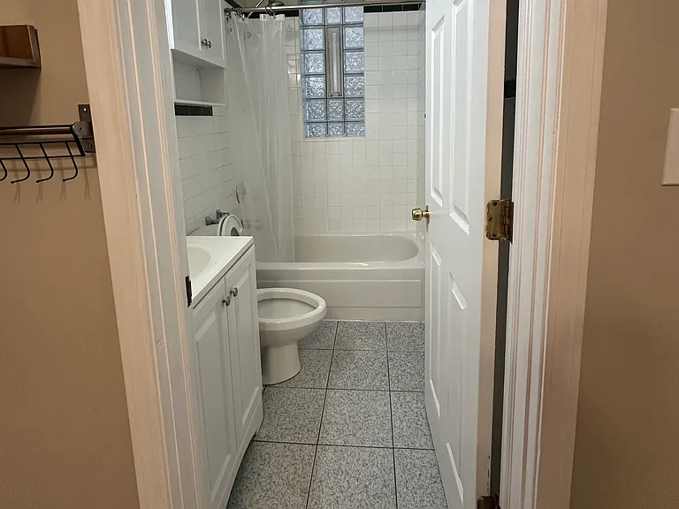854 N Hermitage Ave #2F — Photo 5