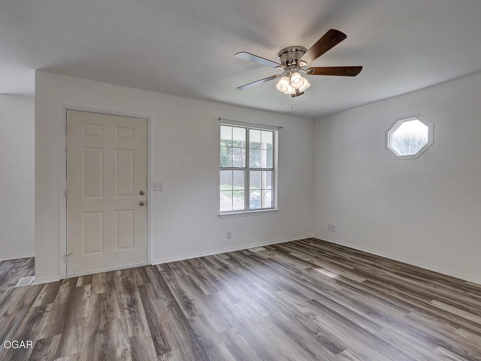 3 bed, 2.0 bath, 1200 sqft, $1,295 — Photo 4