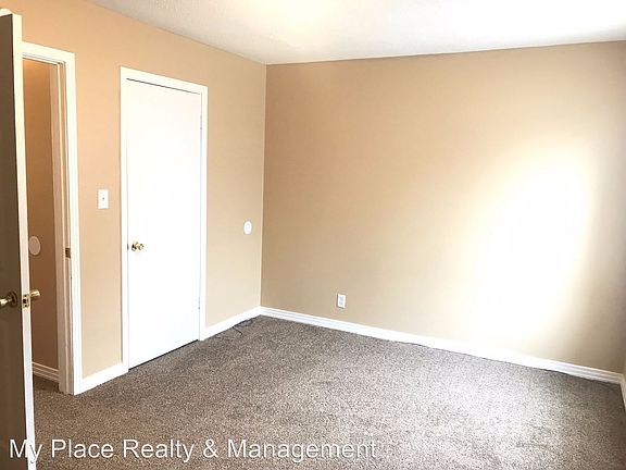 5th image of 900 Kingsbury Dr APT B