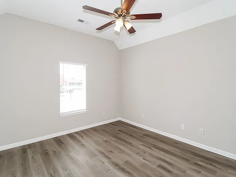 185 Village Dr — Photo 10