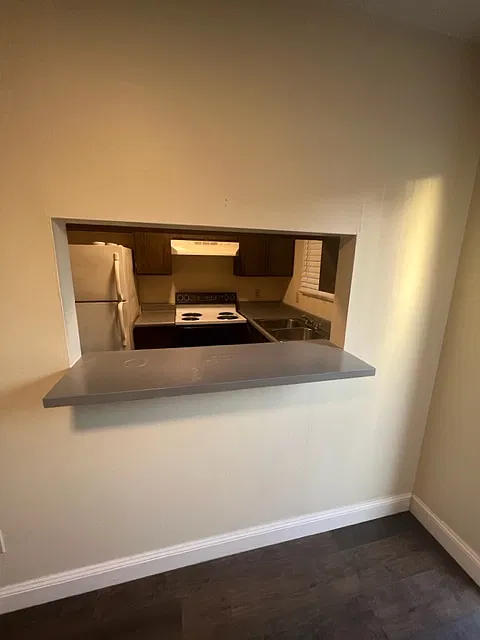Chateau Apartments - 03 — Photo 2