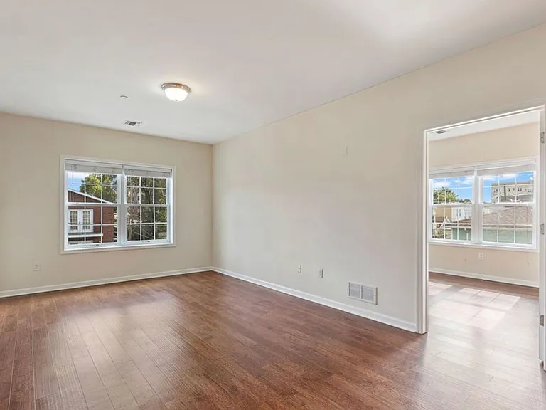 5609 Jefferson St — Photo 10