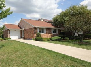 1215 Exeter Ct, Wheaton, IL 60189