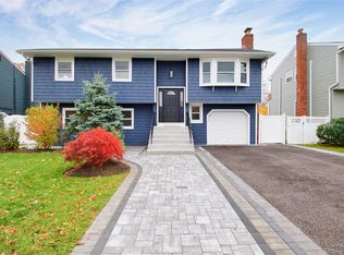 26 Norwich St, Huntington Station, NY 11746