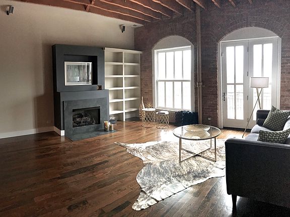 3rd image of 2332 S Michigan Ave APT 303